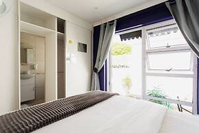 Caline VIP Mews