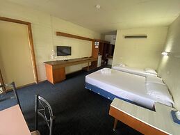 Hawker Hotel Motel