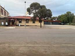 Hawker Hotel Motel