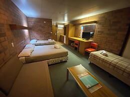 Hawker Hotel Motel