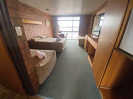 Hawker Hotel Motel