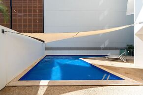 Skytower Wonder Oceanview Balcony - Pool - Office