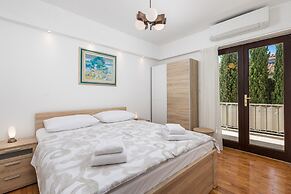 House Rose With Private Pool And Garden