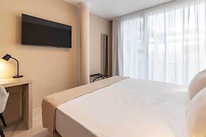 HQ Arena Hotel