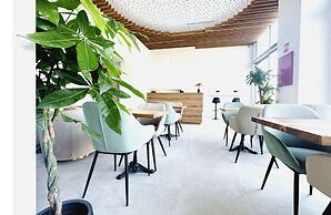 HQ Arena Hotel