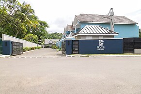 Silver Palms Charming 1BR Private Beach and Pool