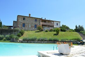 Apartment With Wonderful View in the Crete Senesi