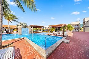Cozy Bliss Condo w Pool Steps From Eagle Beach