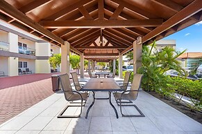 Cozy Bliss Condo w Pool Steps From Eagle Beach
