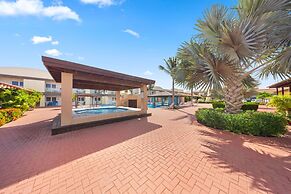 Cozy Bliss Condo w Pool Steps From Eagle Beach