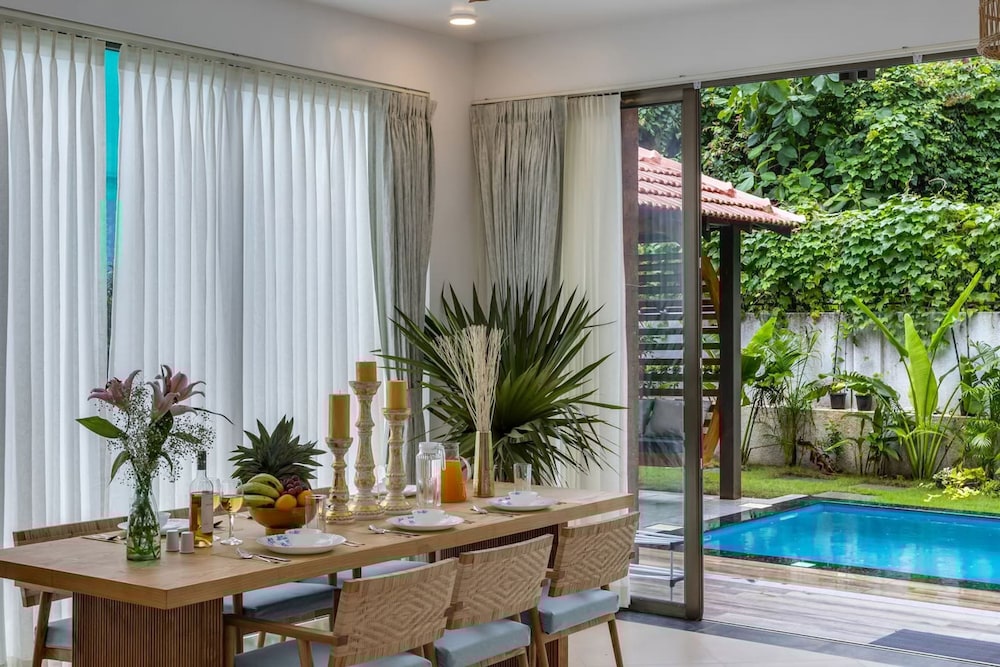 Casa Maxima - 4BR w Private Pool 1km to the Beach