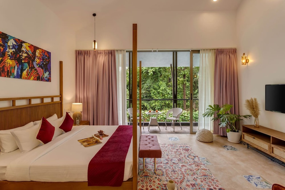 Casa Maxima - 4BR w Private Pool 1km to the Beach