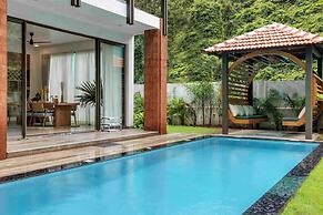 Casa Maxima - 4BR w Private Pool 1km to the Beach