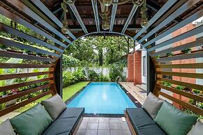 Casa Maxima - 4BR w Private Pool 1km to the Beach