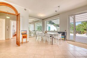 Villa Luce del Sol with Pool - L
