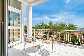 Villa Luce del Sol with Pool - L