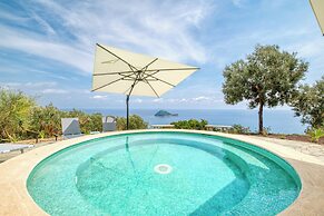Villa Luce del Sol with Pool - L