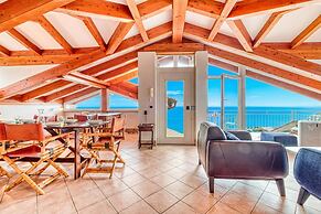 Villa Luce del Sol with Pool - L