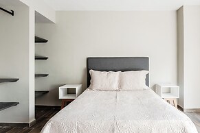 Modern Flat by Polanco Balcony Pet Friendly