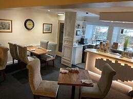 OYO Cocketts Hotel