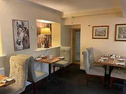 OYO Cocketts Hotel