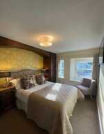 OYO Cocketts Hotel