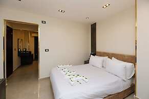 Taj pyramids view inn