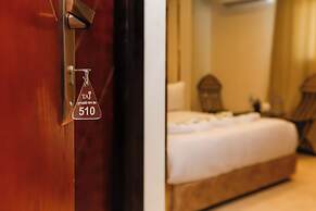 Taj pyramids view inn