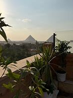 Taj pyramids view inn
