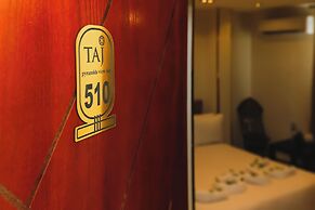 Taj pyramids view inn