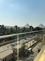 Taj pyramids view inn