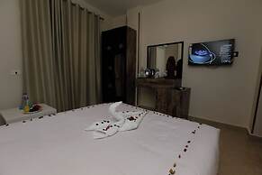 Taj pyramids view inn