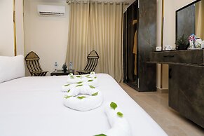 Taj pyramids view inn