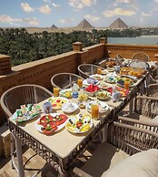 Taj pyramids view inn