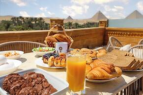 Taj pyramids view inn