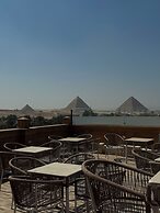Taj pyramids view inn