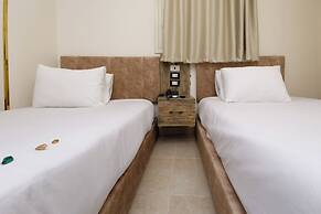 Taj pyramids view inn