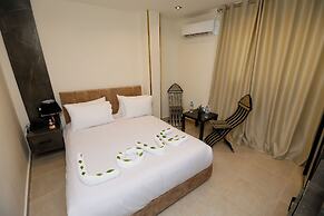 Taj pyramids view inn