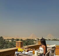 Taj pyramids view inn