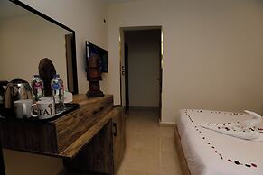 Taj pyramids view inn