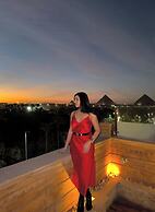 Taj pyramids view inn