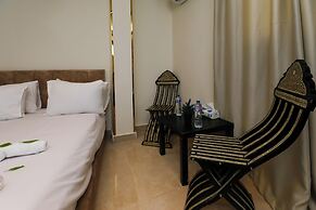 Taj pyramids view inn