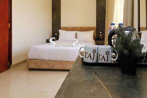 Taj pyramids view inn