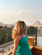 Taj pyramids view inn