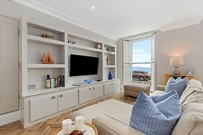 3 Croft House - Beach Front Sea Views Parking
