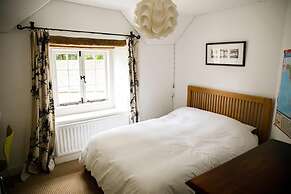 Beautiful Cottage Near Bath