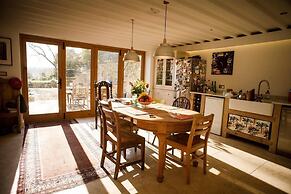 Beautiful Cottage Near Bath