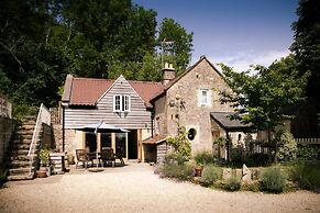 Beautiful Cottage Near Bath