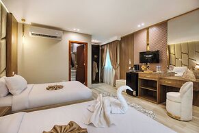 Golden Palm Sunrise Inn