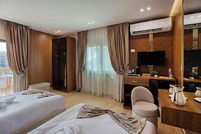 Golden Palm Sunrise Inn